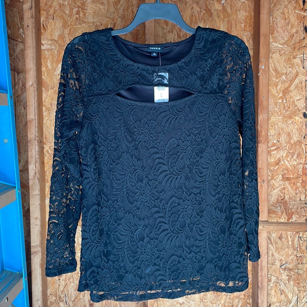 NWT Torrid lace long sleeve cut out top size 0